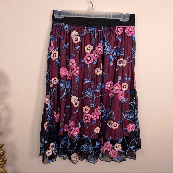 Small LuLaRoe Black Mesh Floral Colorful Embroidery Skirt Elastic Waistband - Picture 7 of 12